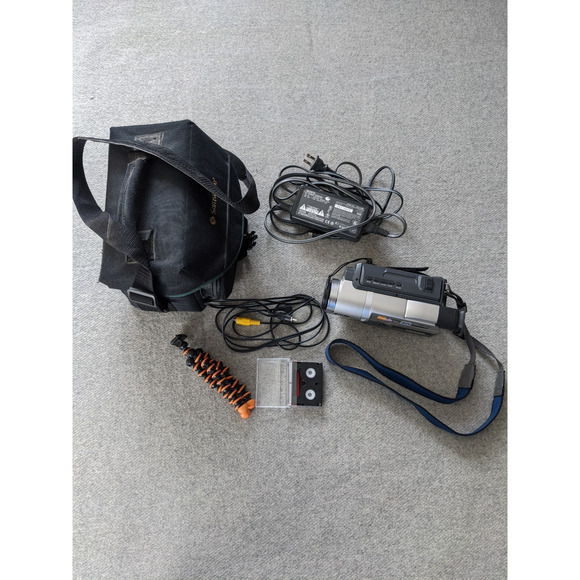 Sony Handycam Vision CCD-TRV108 Video Hi8 Camcorder Nightshot Camera Bag Include - Picture 1 of 10